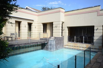 Norscot Manor Guest Lodge Sandton Exterior foto